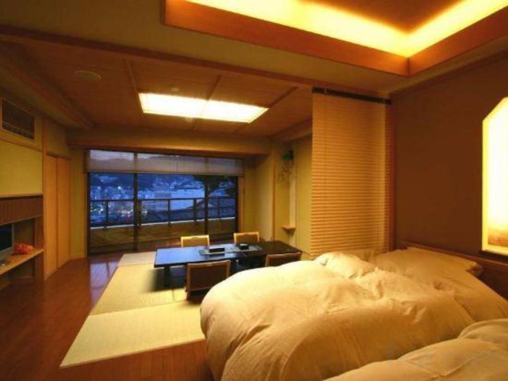 Tsukino Sumika Atami Juraku Hotel Buitenkant foto