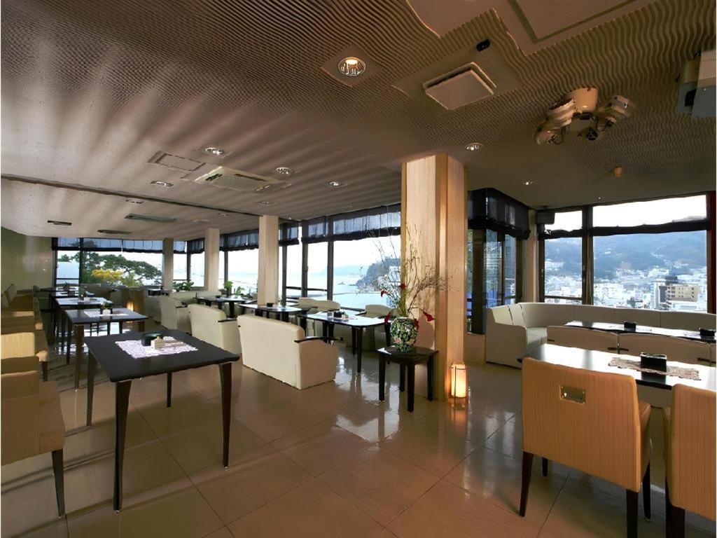 Tsukino Sumika Atami Juraku Hotel Buitenkant foto