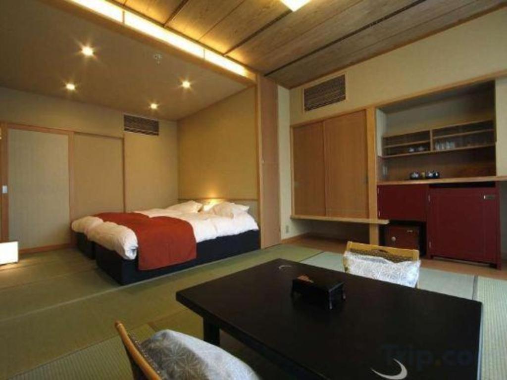 Tsukino Sumika Atami Juraku Hotel Buitenkant foto
