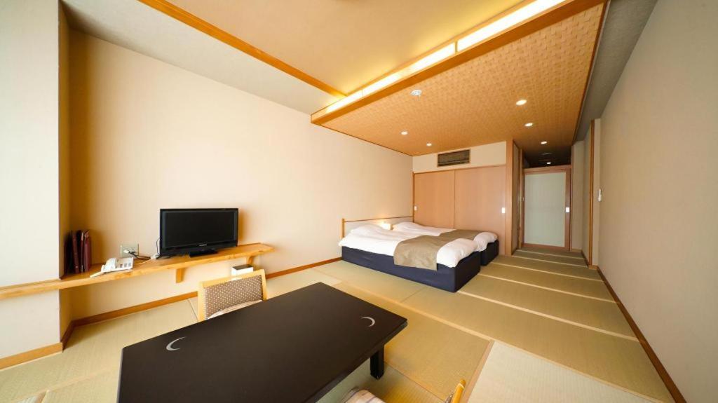 Tsukino Sumika Atami Juraku Hotel Buitenkant foto