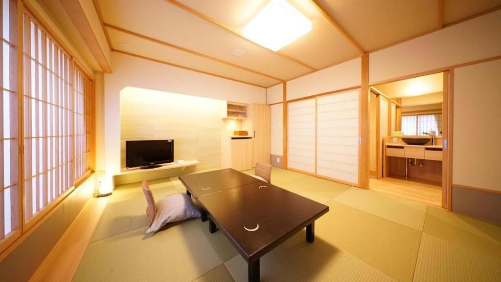 Tsukino Sumika Atami Juraku Hotel Buitenkant foto