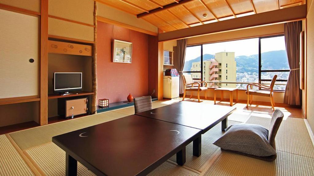 Tsukino Sumika Atami Juraku Hotel Buitenkant foto