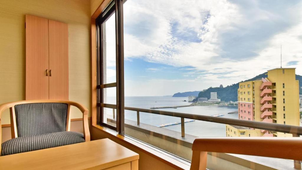 Tsukino Sumika Atami Juraku Hotel Buitenkant foto