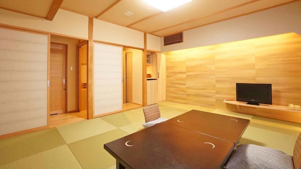 Tsukino Sumika Atami Juraku Hotel Buitenkant foto