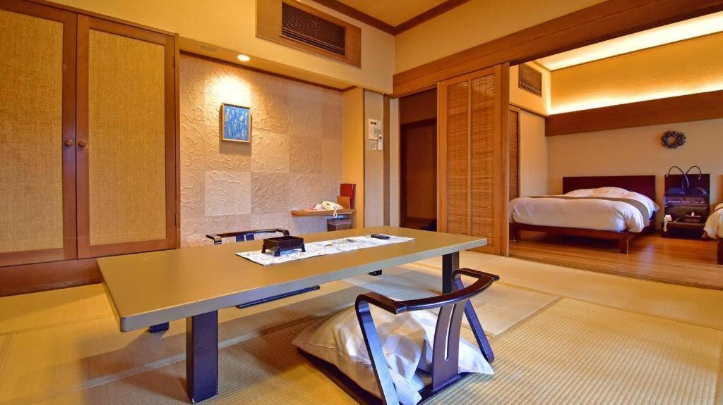 Tsukino Sumika Atami Juraku Hotel Buitenkant foto
