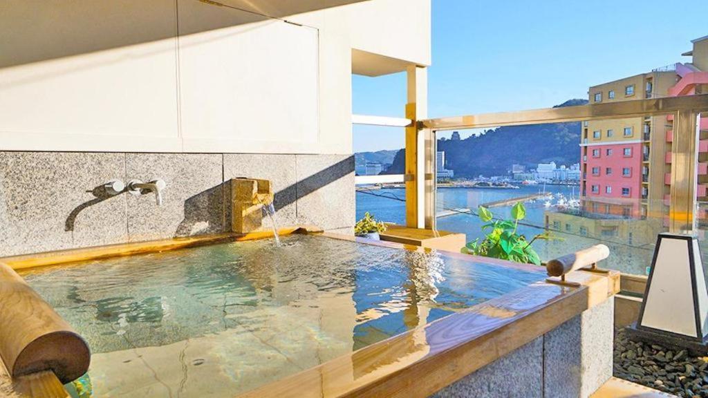 Tsukino Sumika Atami Juraku Hotel Buitenkant foto