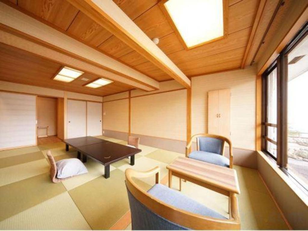 Tsukino Sumika Atami Juraku Hotel Buitenkant foto