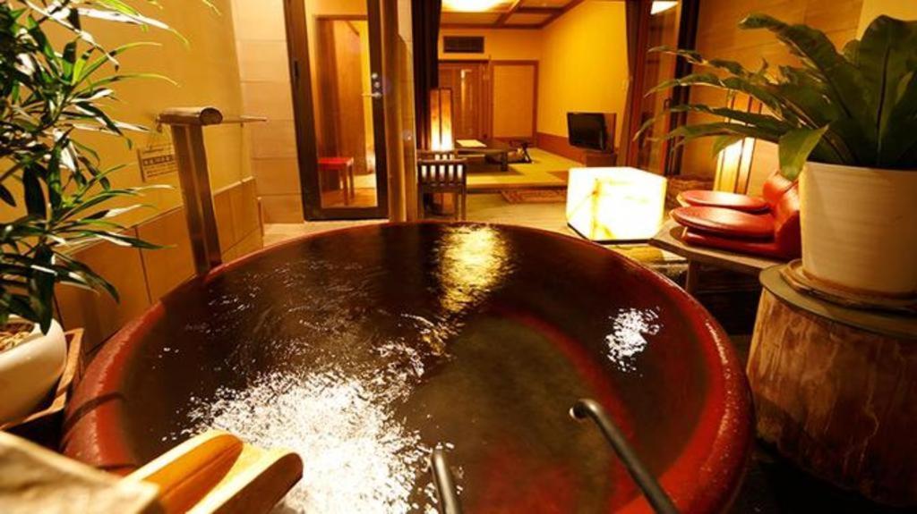 Tsukino Sumika Atami Juraku Hotel Buitenkant foto