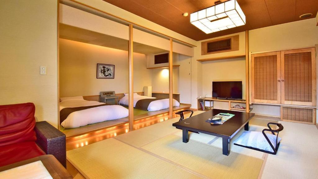 Tsukino Sumika Atami Juraku Hotel Buitenkant foto