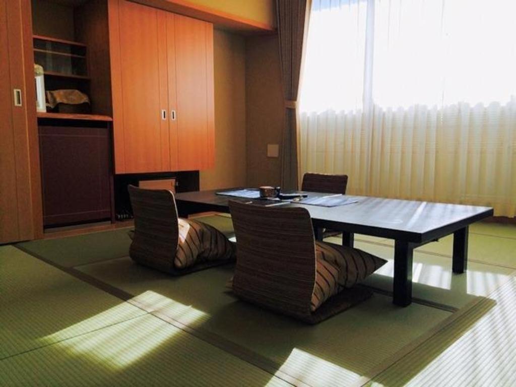 Tsukino Sumika Atami Juraku Hotel Buitenkant foto