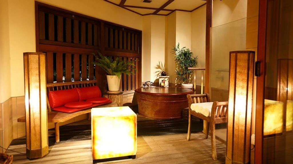 Tsukino Sumika Atami Juraku Hotel Buitenkant foto