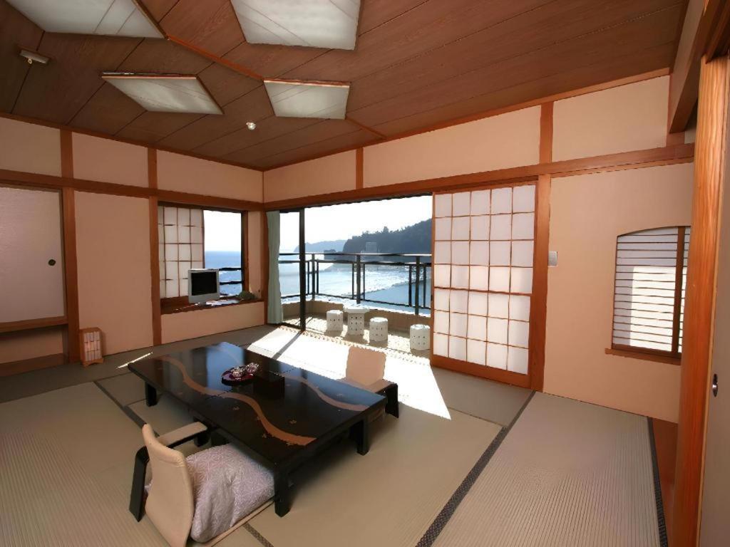 Tsukino Sumika Atami Juraku Hotel Buitenkant foto